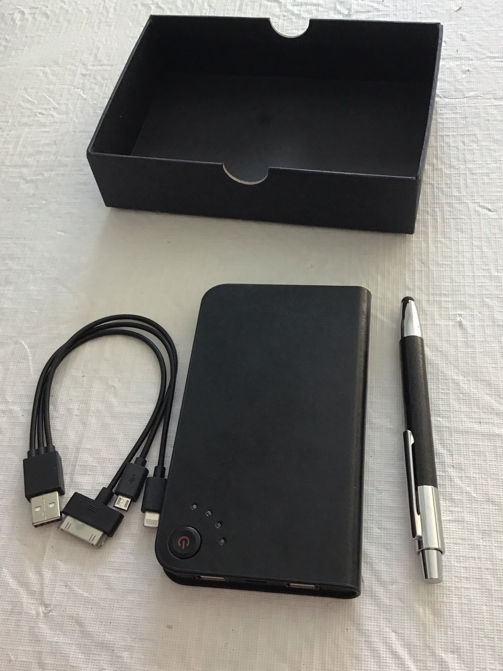 Universal Black Portable Power Bank with Multi-Connector Cable NWOT ##
